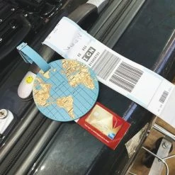 Hete verkoop ???? Kikkerland Bagagelabel – Wereld Reiziger - Waterdicht - Reisaccessoires - Kofferlabel Met Wereld Kaart Print ✔️ -Samsonite Winkel 550x401