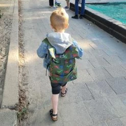 Beste deal ⭐ YLX Travel Gear YLX Original Rugzak Voor Kinderen - Rugzak - Rugzak Jongens - Rugzak Kind - Schooltas -Leger Groen Met Dinosaurussen. Gemaakt Van Gerecyclede Plastic Flessen. Eco-vriendelijk. Rugzak - Schooltas - Meisje - Jongen - Dino's - Basisschool ???? -Samsonite Winkel 550x478