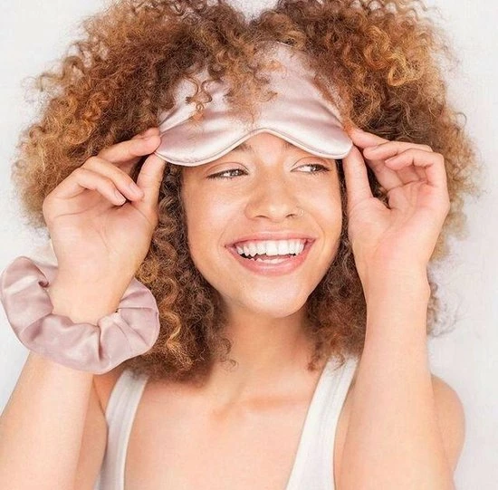 Groothandel ???? Malinsi Slaapmasker 3-in-1 Bijpassend Zakje En Scrunchie - Roze - Oogmasker - Vrouwen - Zijde - Slaapmaskers - Slaap - Cadeau Voor Haar - Sinterklaas & Kerst ???? 7 Groothandel ???? Malinsi Slaapmasker 3-in-1 Bijpassend Zakje En Scrunchie - Roze - Oogmasker - Vrouwen - Zijde - Slaapmaskers - Slaap - Cadeau Voor Haar - Sinterklaas & Kerst ???? - Afbeelding 5