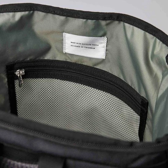 Gloednieuw ???? Sandqvist Sune Black Rugzak SQA1967 Zwart 27L Duurzaam 16 Inch Laptop ???? 6 Gloednieuw ???? Sandqvist Sune Black Rugzak SQA1967 Zwart 27L Duurzaam 16 Inch Laptop ???? - Afbeelding 4